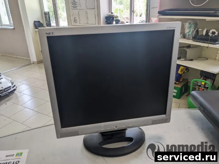 LCD монитор 17-19" NEC LCD1703M